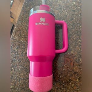 40 oz Stanley quencher perfect condition with boot Camelia purchased new DSG